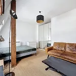 Golden Triangle Attic - Elegant Retreat With Wifi Near George V