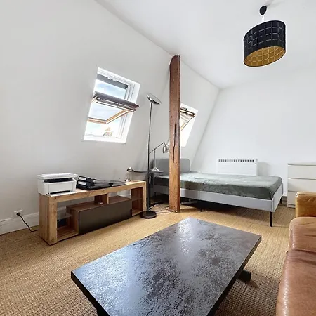 Apartment Golden Triangle Attic - Elegant Retreat With Wifi Near George V