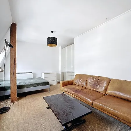 Apartment Golden Triangle Attic - Elegant Retreat With Wifi Near George V *