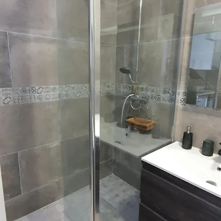 Golden Triangle Attic - Elegant Retreat With Wifi Near George V Apartment