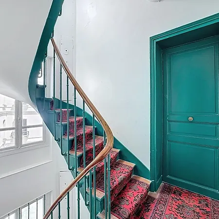 Golden Triangle Attic - Elegant Retreat With Wifi Near George V * Paris